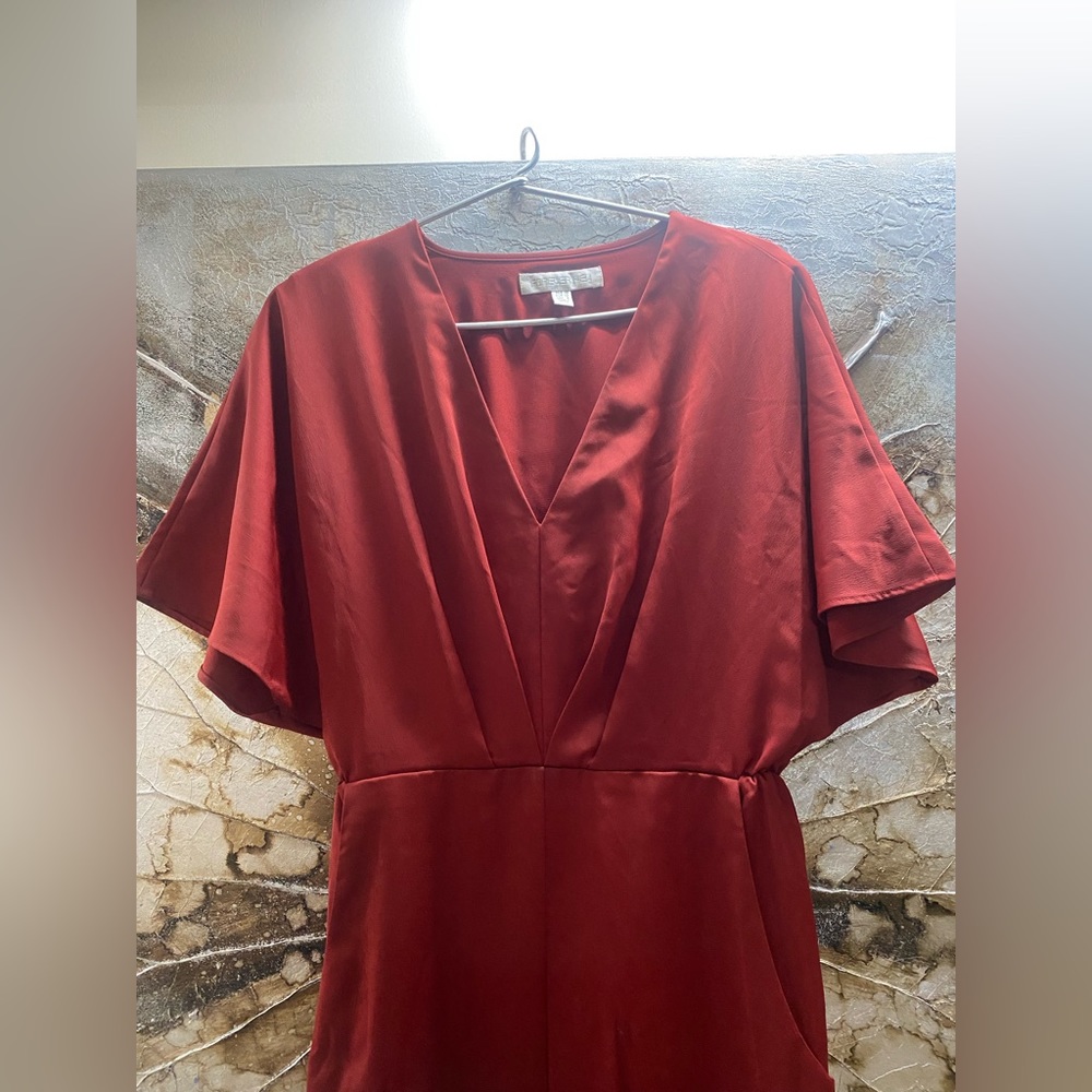 FOREVER NEW MIDI DRESS WITH FRONT POCKETS AND SLIT. VERY SMART AND CHIC! - Picture 2 of 4